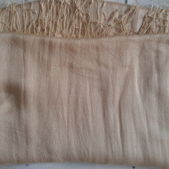 ⛔SOLD⛔FREE w$25purch. Vintage Silk Scarf Light Champagne - Picture 3 of 6